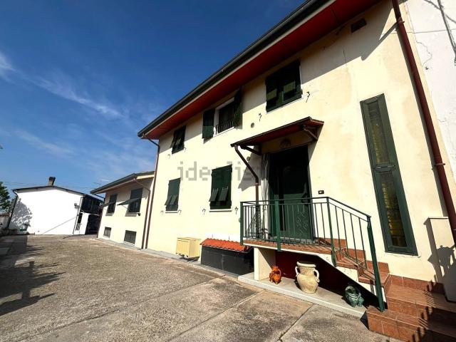 Villetta bifamiliare in vendita di 540 m² in Via Giuseppe Garibaldi, 52