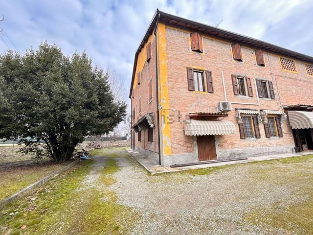 Villetta bifamiliare in vendita di 540 m² in Via Silvino Folloni