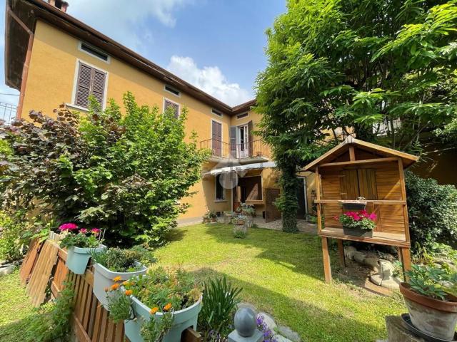 Villetta bifamiliare in vendita di 544 m² in Via Campofiori, 18