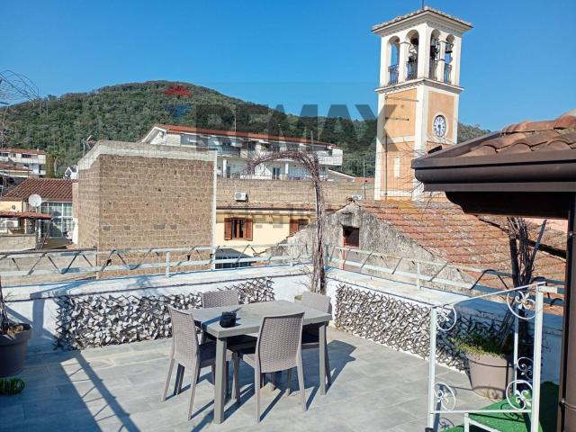 Villetta bifamiliare in vendita di 550 m² in Piazza Madonna di Pompei, 1