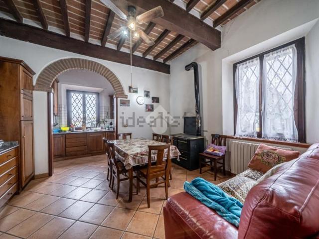 Villetta bifamiliare in vendita di 550 m² in Strada Statale Romana Nord, 115