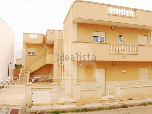 Villetta bifamiliare in vendita di 550 m² in Via Attendolo, 40