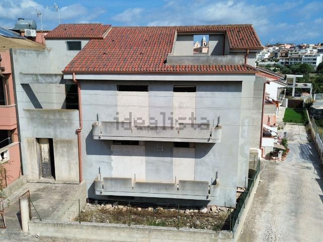 Villetta bifamiliare in vendita di 550 m² in Via Lombardia