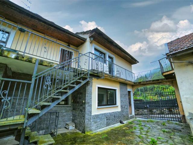 Villetta bifamiliare in vendita di 550 m² in Via Milano