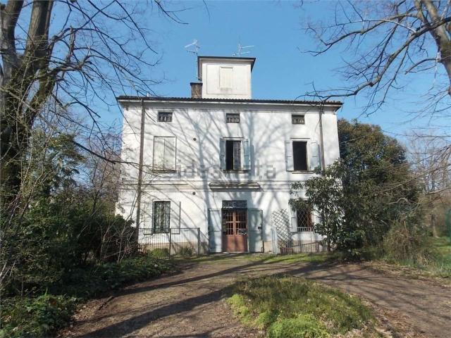 Villetta bifamiliare in vendita di 560 m² in Via Fontana