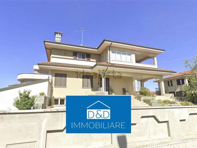 Villetta bifamiliare in vendita di 565 m² in Via XXV Aprile, 8