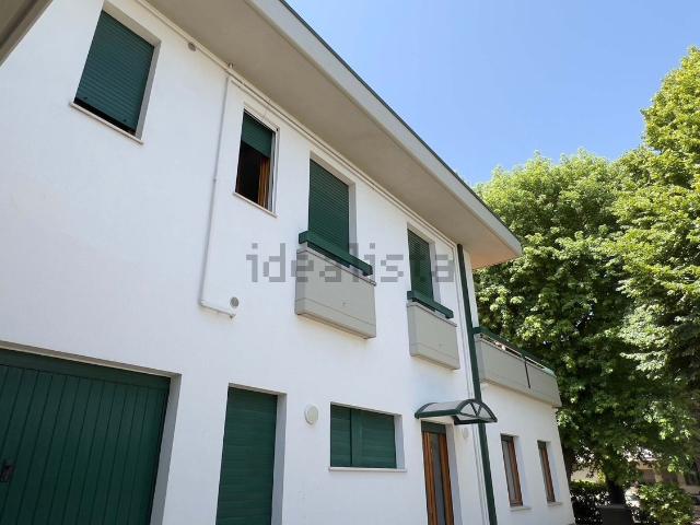 Villetta bifamiliare in vendita di 566 m² in Via Zampeschi