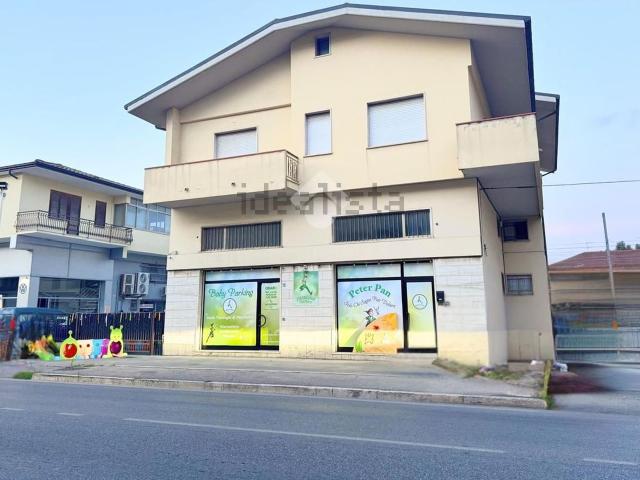 Villetta bifamiliare in vendita di 566 m² in Via Galileo Galilei