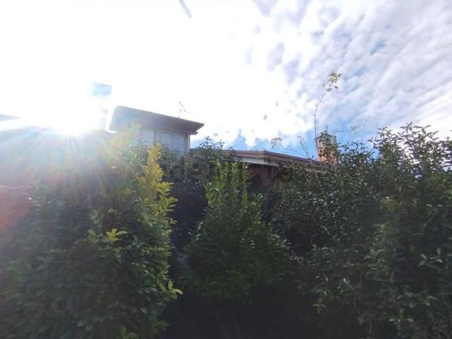 Villetta bifamiliare in vendita di 580 m² in Via Cavallino