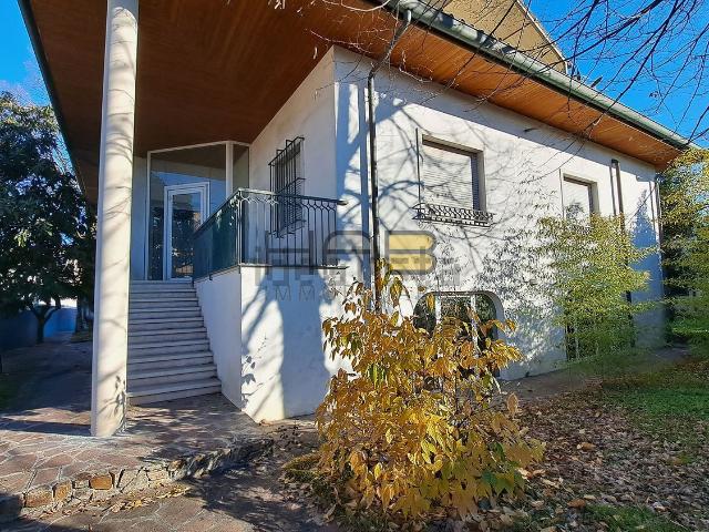 Villetta bifamiliare in vendita di 581 m² in Via San Filippo Benizzi, 8