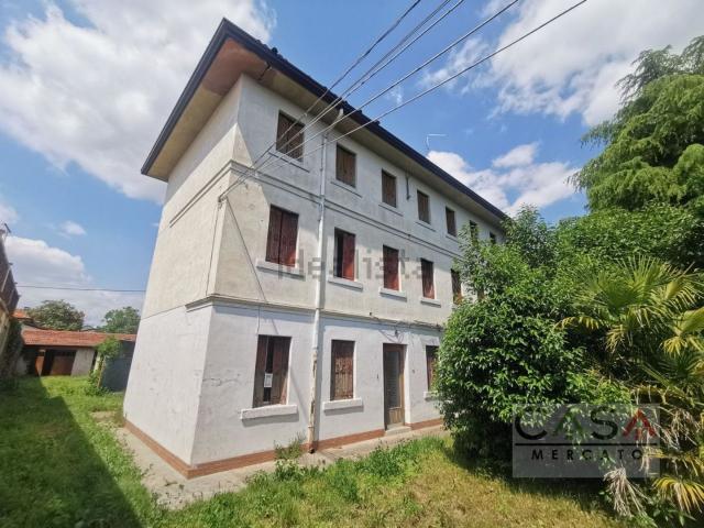 Villetta bifamiliare in vendita di 584 m² in Via Romans