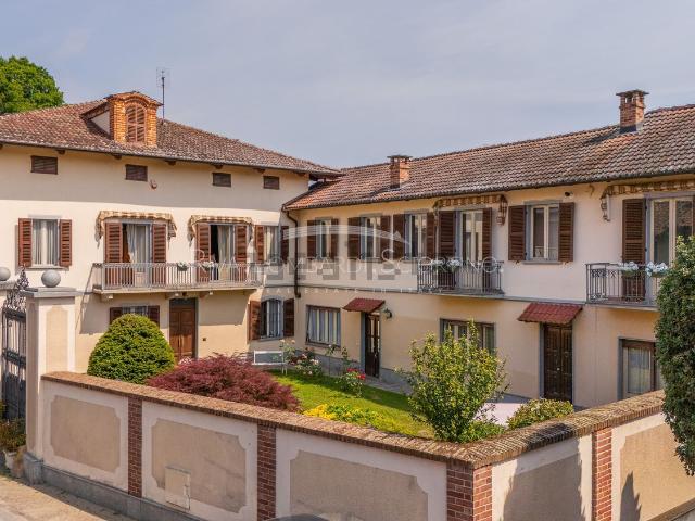 Villetta bifamiliare in vendita di 588 m² in Via Camillo Riccio, 5