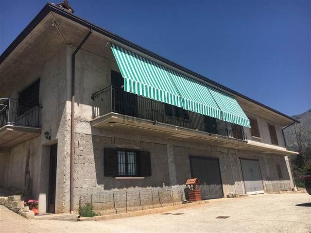 Villetta bifamiliare in vendita di 590 m²