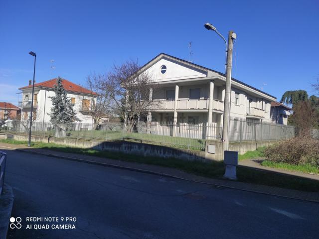 Villetta bifamiliare in vendita di 500 m² in Strada alla Collina