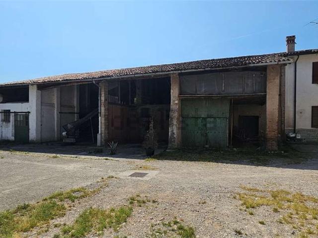Villetta bifamiliare in vendita di 500 m² in Vicolo Macesina, 1