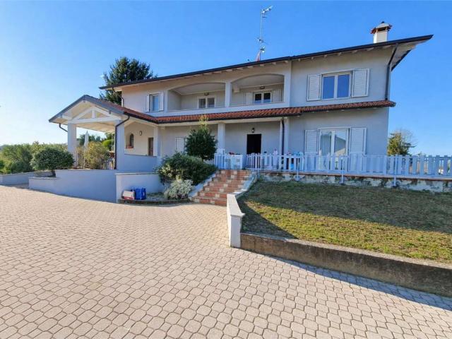 Villetta bifamiliare in vendita di 500 m² in Via Beati