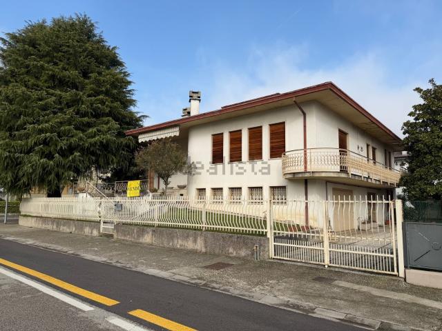 Villetta bifamiliare in vendita di 500 m² in Via Dante Alighieri, 7
