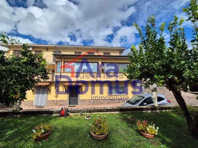 Villetta bifamiliare in vendita di 500 m² in Via di Pozzi Bonelli