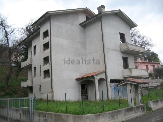 Villetta bifamiliare in vendita di 500 m² in Via Fratelli Rinaldi