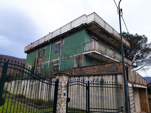 Villetta bifamiliare in vendita di 500 m² in Via Garibaldi