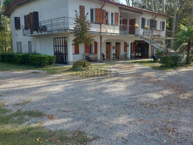 Villetta bifamiliare in vendita di 500 m² in Via Provinciale Copparo Migliarino