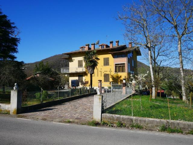 Villetta bifamiliare in vendita di 500 m² in Via ricco