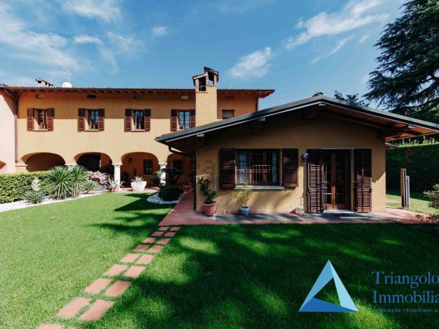 Villetta bifamiliare in vendita di 507 m² in Via Lazzaretto