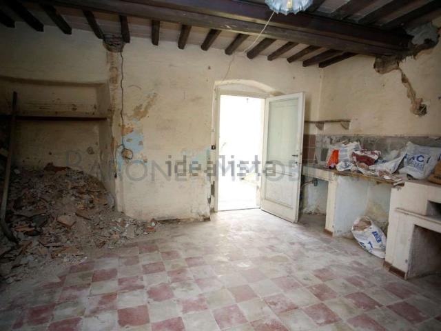 Villetta bifamiliare in vendita di 50 m² in Via Nucleo Mirteto Alto