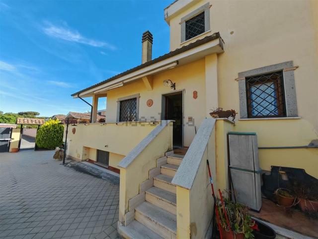 Villetta bifamiliare in vendita di 50 m² in Via Giulio Bertoni, 25