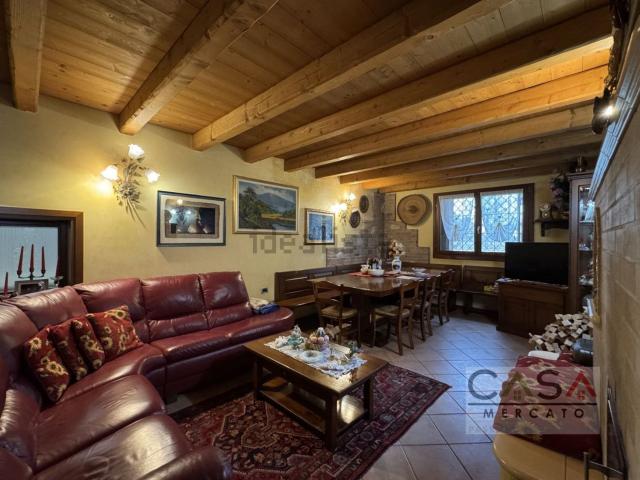 Villetta bifamiliare in vendita di 512 m² in Via Salvatoizza