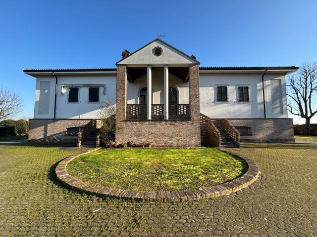 Villetta bifamiliare in vendita di 519 m² in Via Gorghetto