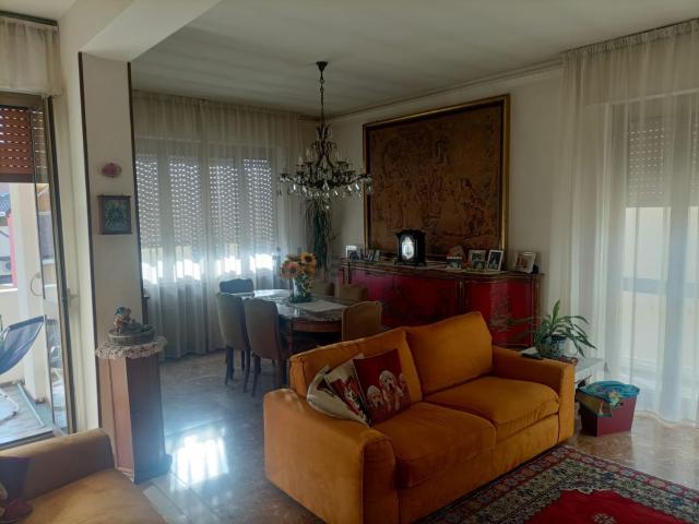Villetta bifamiliare in vendita di 530 m² in Via Giovanni Boccaccio