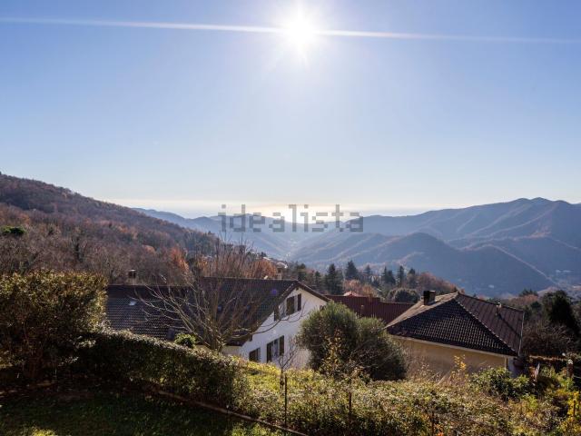 Villetta bifamiliare in vendita di 532 m² in Località Reverdita