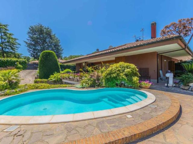 Villetta bifamiliare in vendita di 534 m² in Via di Salè