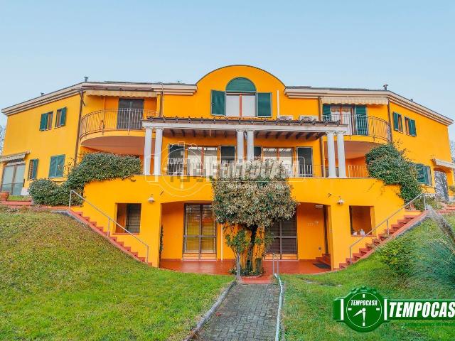 Villetta bifamiliare in vendita di 640 m² in Via Riviera