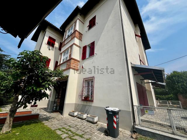 Villetta bifamiliare in vendita di 647 m² in Via Silvio Pellico