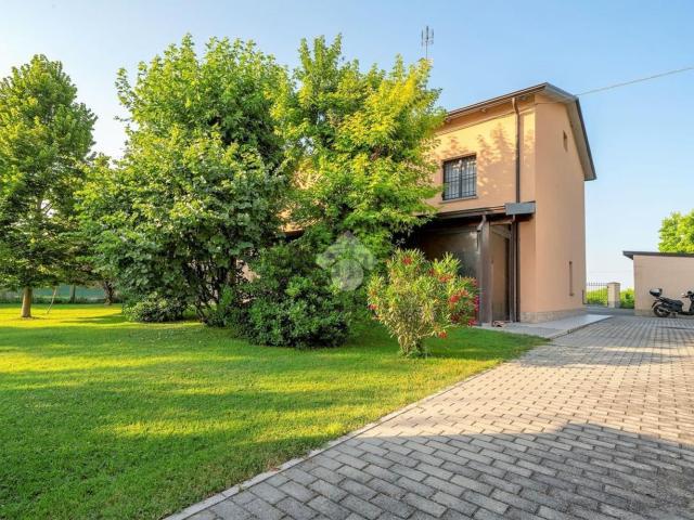 Villetta bifamiliare in vendita di 644 m² in Via Ludwig Van Beethoven