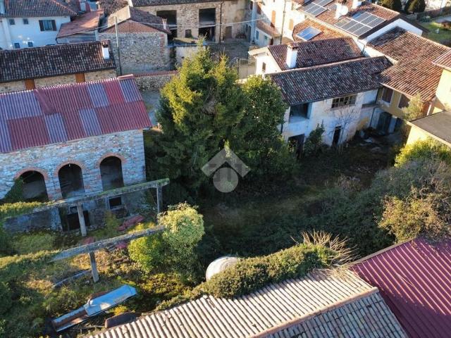 Villetta bifamiliare in vendita di 650 m² in Via G. Matteotti, 98