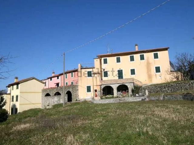 Villetta bifamiliare in vendita di 650 m² in Via per Salino, 83