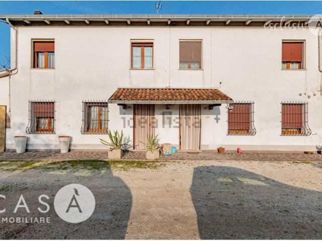 Villetta bifamiliare in vendita di 655 m² in Via Larga, 202