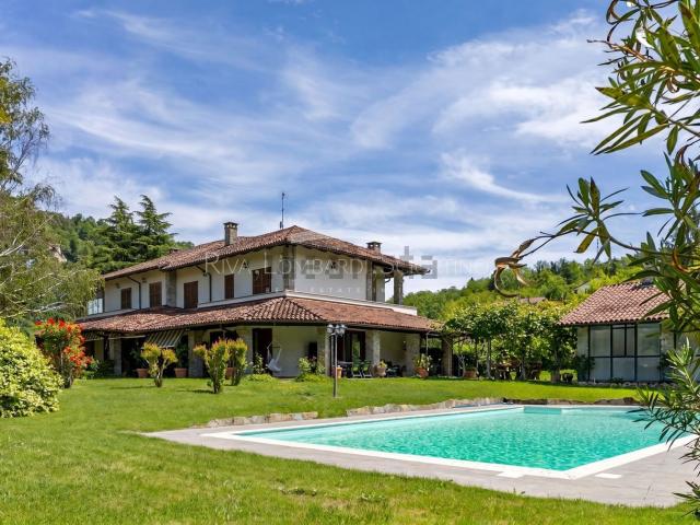 Villetta bifamiliare in vendita di 664 m² in Località Quartino, 20