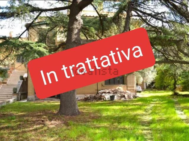 Villetta bifamiliare in vendita di 600 m² in Via Tuscolana Vecchia, 114