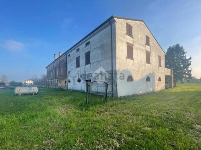 Villetta bifamiliare in vendita di 600 m² in Via IV Novembre