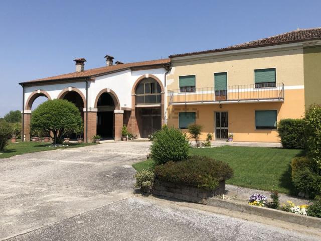 Villetta bifamiliare in vendita di 600 m²
