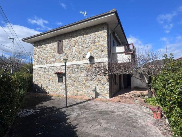 Villetta bifamiliare in vendita di 60 m² in Strada Statale 18 Tirrena Inferiore, 28