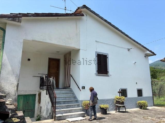 Villetta bifamiliare in vendita di 60 m² in Via Magliola, 54016