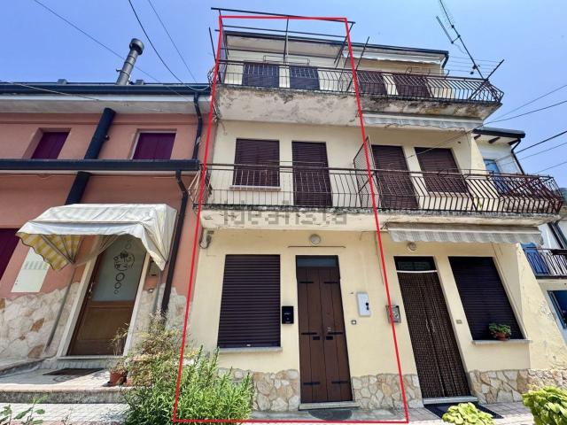 Villetta bifamiliare in vendita di 60 m² in Via Roma, 1