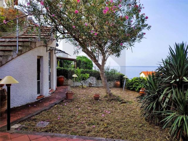Villetta bifamiliare in vendita di 60 m² in Viale Privato Maggioni, 6
