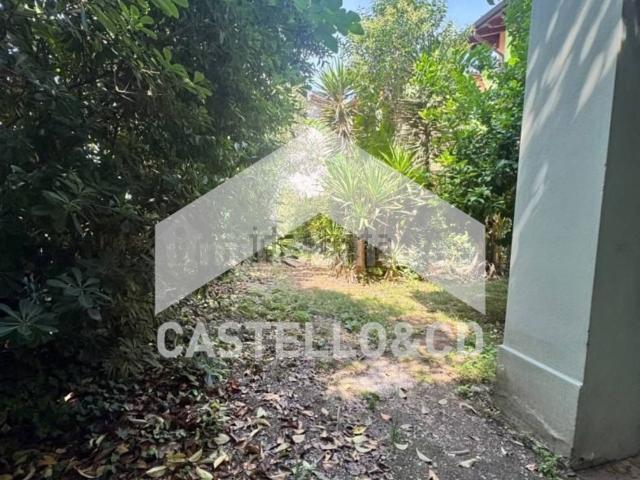 Villetta bifamiliare in vendita di 620 m² in Via Giuseppe Garibaldi