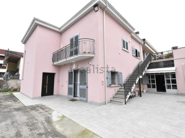 Villetta bifamiliare in vendita di 622 m² in Via Gabriella degli Esposti